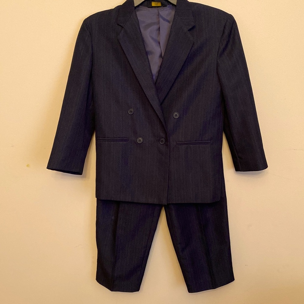 Van Huesen boys pinstripe blue suit size 10